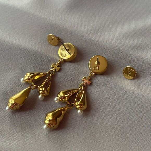 NWOT. Tory Burch Poetry of thing chandelier pearl Dangle Earrings - Picture 5 of 6
